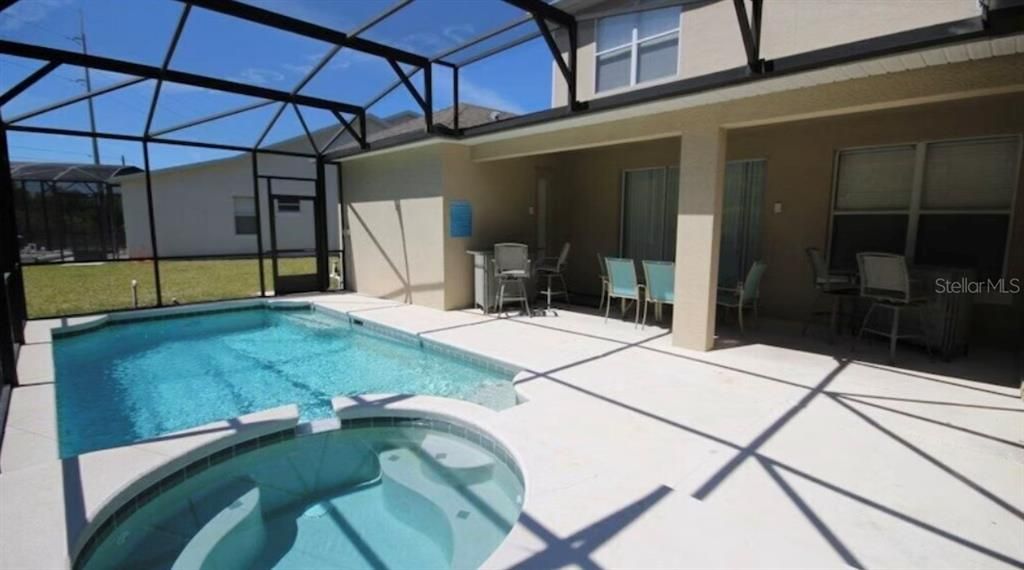 For Sale: $409,000 (6 beds, 5 baths, 2724 Square Feet)