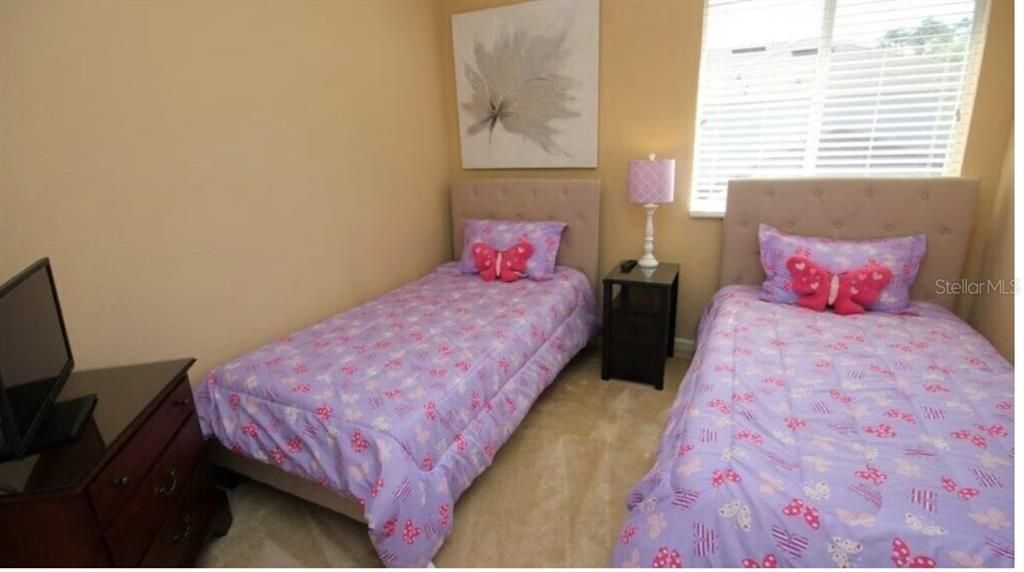 For Sale: $409,000 (6 beds, 5 baths, 2724 Square Feet)