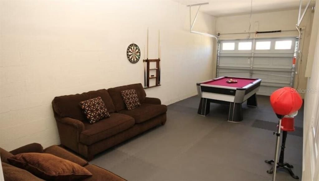 For Sale: $409,000 (6 beds, 5 baths, 2724 Square Feet)