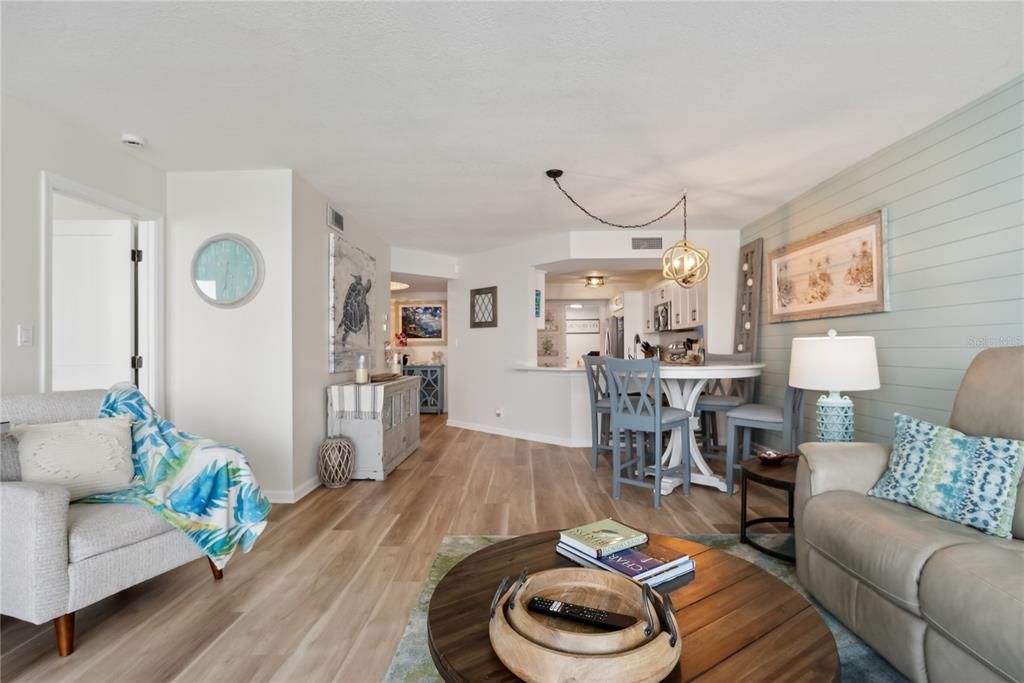 待售: $659,000 (2 贝兹, 2 浴室, 1255 平方英尺)