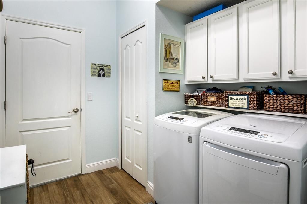 Active With Contract: $387,500 (3 beds, 2 baths, 1858 Square Feet)