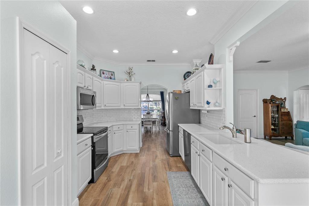 Active With Contract: $387,500 (3 beds, 2 baths, 1858 Square Feet)