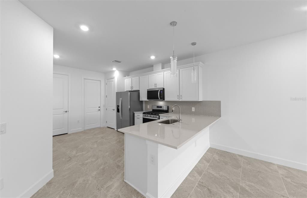 На продажу: $400,000 (2 спален, 2 ванн, 1448 Квадратных фут)