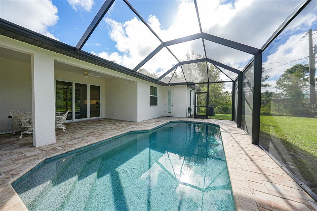 For Sale: $624,900 (3 beds, 2 baths, 2003 Square Feet)