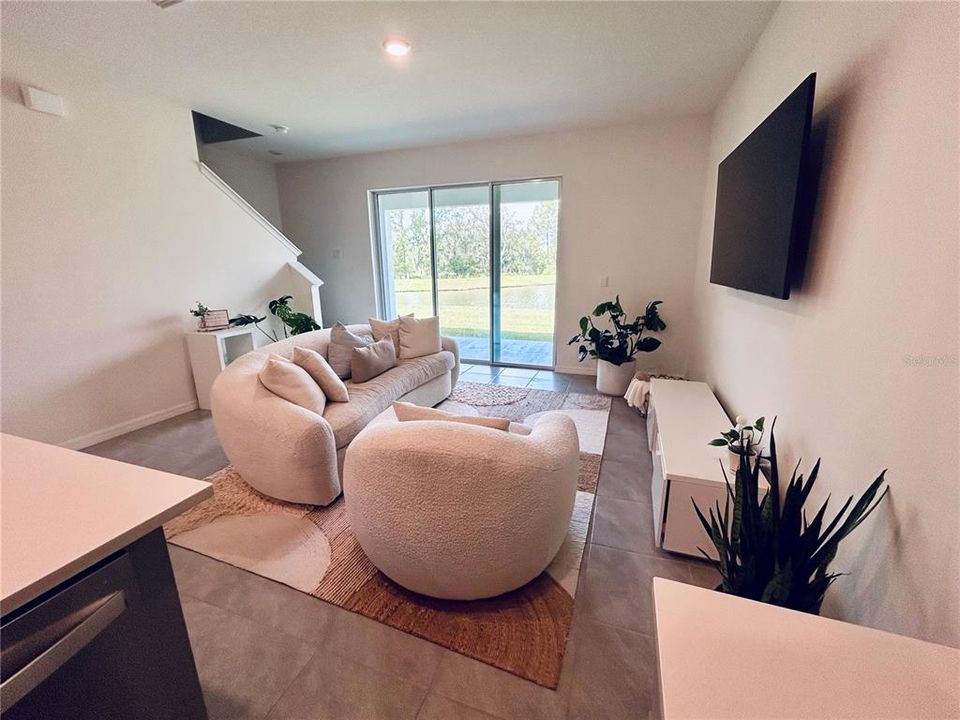 Active With Contract: $2,095 (3 beds, 2 baths, 1673 Square Feet)