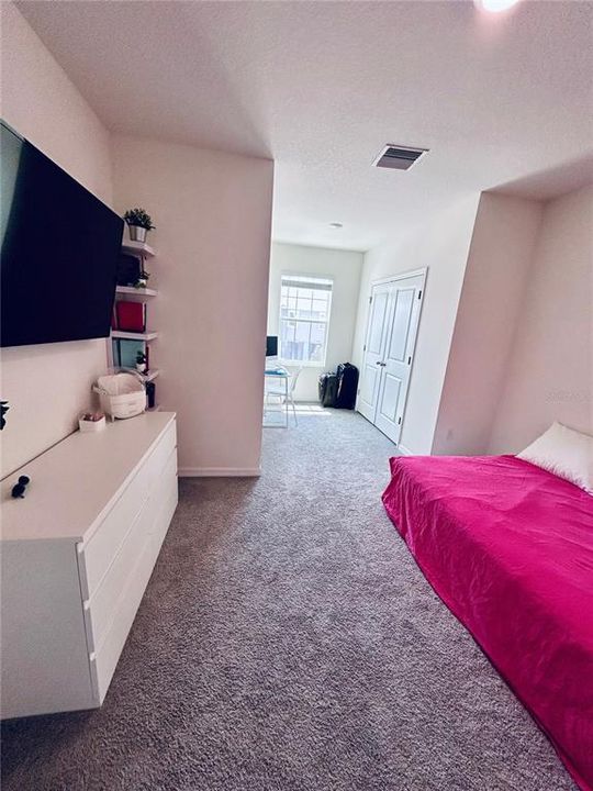 Active With Contract: $2,095 (3 beds, 2 baths, 1673 Square Feet)