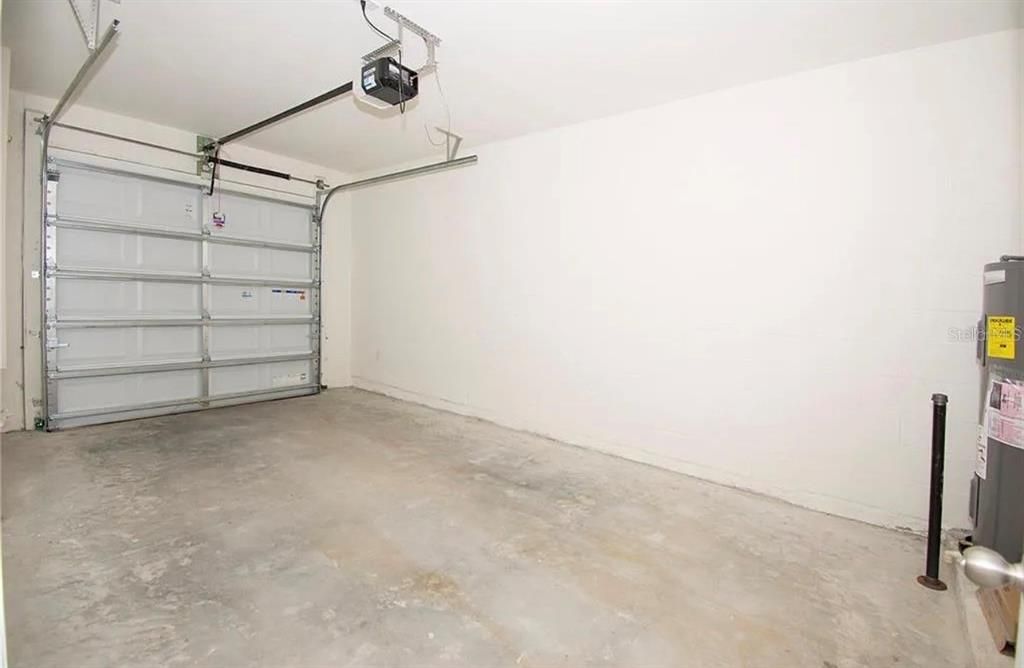 Active With Contract: $2,095 (3 beds, 2 baths, 1673 Square Feet)