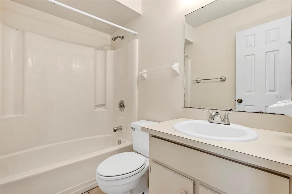 На продажу: $179,000 (2 спален, 2 ванн, 918 Квадратных фут)