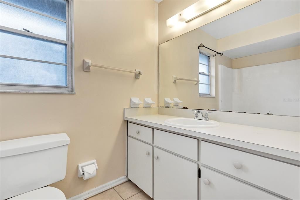 На продажу: $179,000 (2 спален, 2 ванн, 918 Квадратных фут)