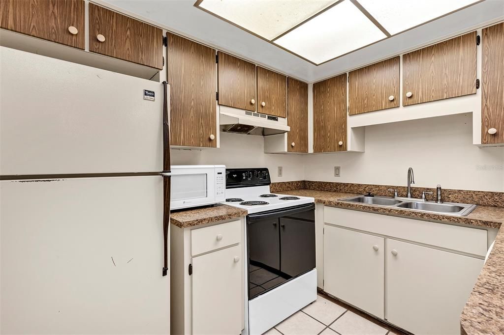 На продажу: $179,000 (2 спален, 2 ванн, 918 Квадратных фут)