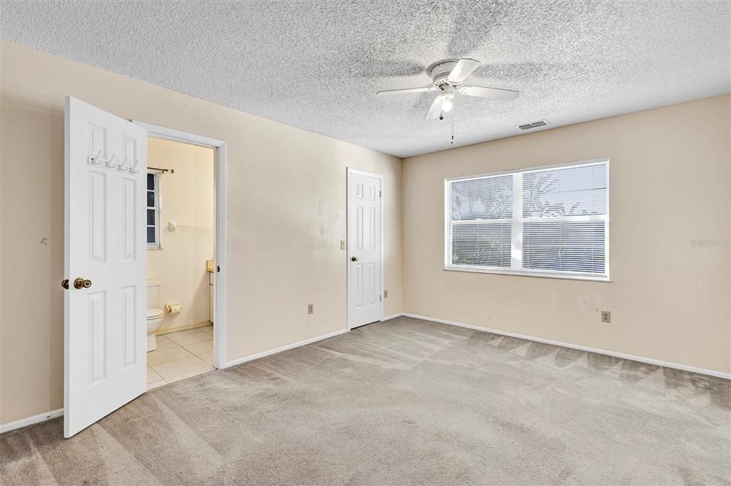 На продажу: $179,000 (2 спален, 2 ванн, 918 Квадратных фут)