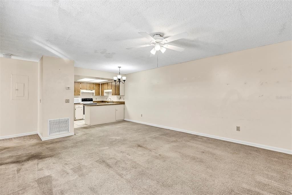 На продажу: $179,000 (2 спален, 2 ванн, 918 Квадратных фут)