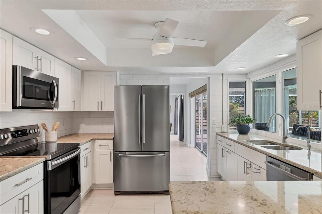 合同活跃: $625,000 (3 贝兹, 2 浴室, 2019 平方英尺)