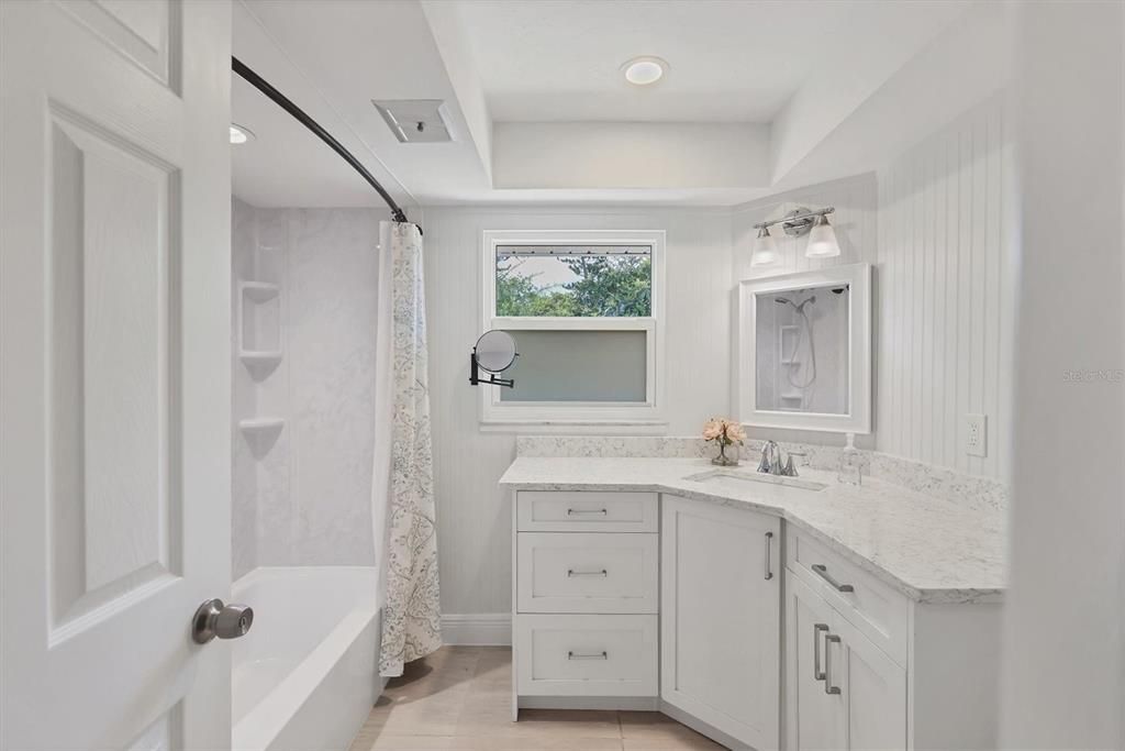 合同活跃: $625,000 (3 贝兹, 2 浴室, 2019 平方英尺)