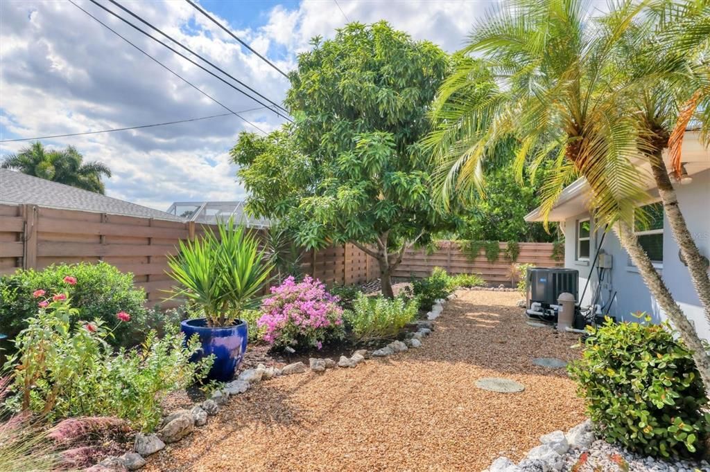 合同活跃: $625,000 (3 贝兹, 2 浴室, 2019 平方英尺)