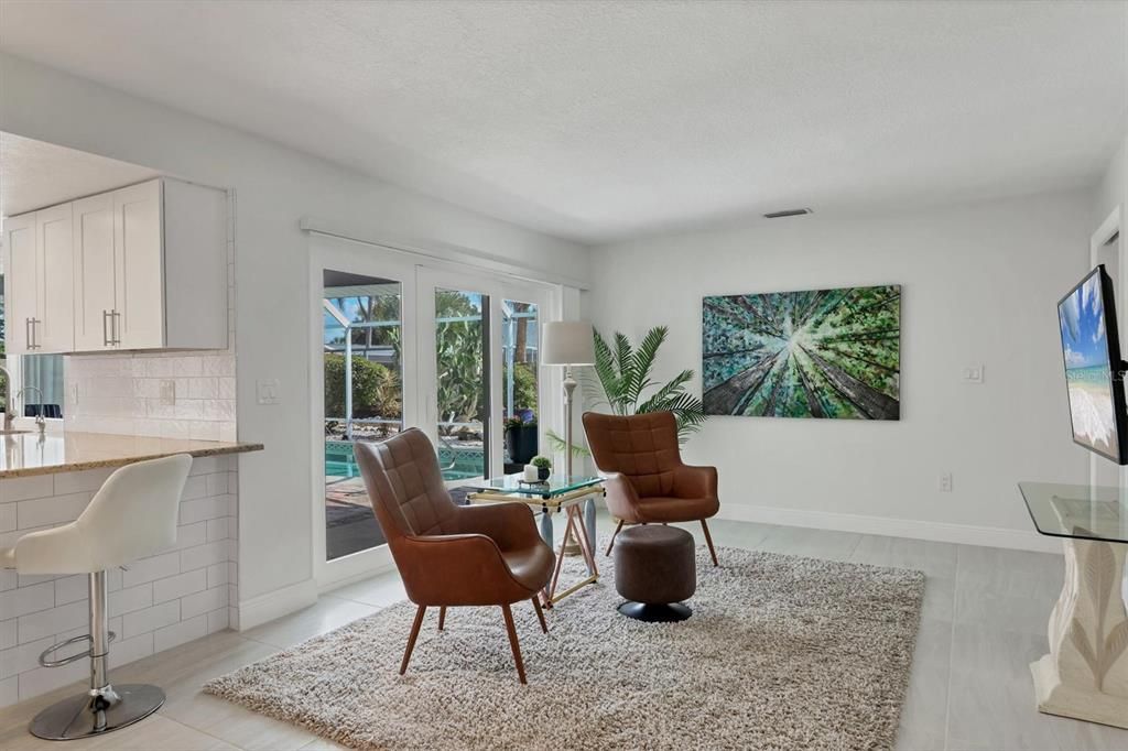 合同活跃: $625,000 (3 贝兹, 2 浴室, 2019 平方英尺)