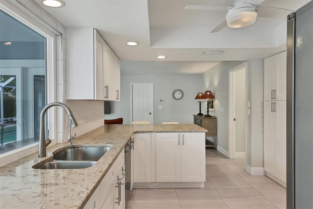 合同活跃: $625,000 (3 贝兹, 2 浴室, 2019 平方英尺)