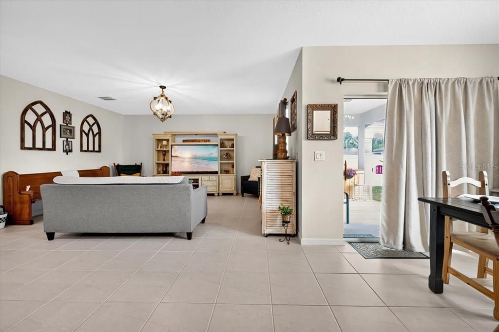 En Venta: $335,461 (3 camas, 2 baños, 1817 Pies cuadrados)