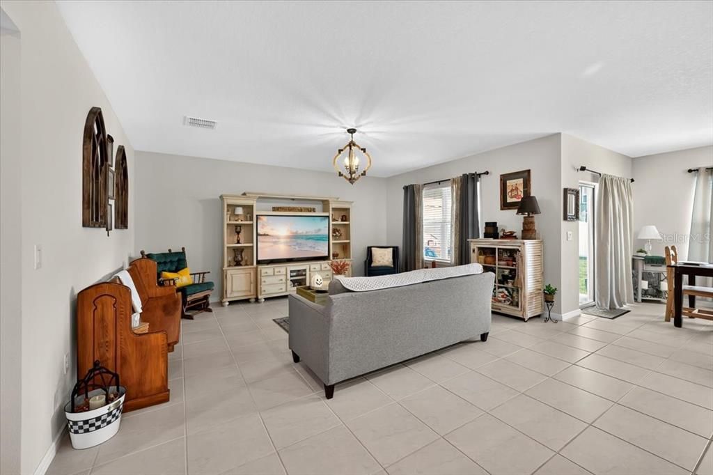 En Venta: $335,461 (3 camas, 2 baños, 1817 Pies cuadrados)