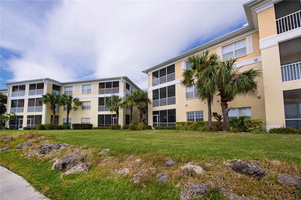 Active With Contract: $219,900 (3 beds, 2 baths, 1207 Square Feet)