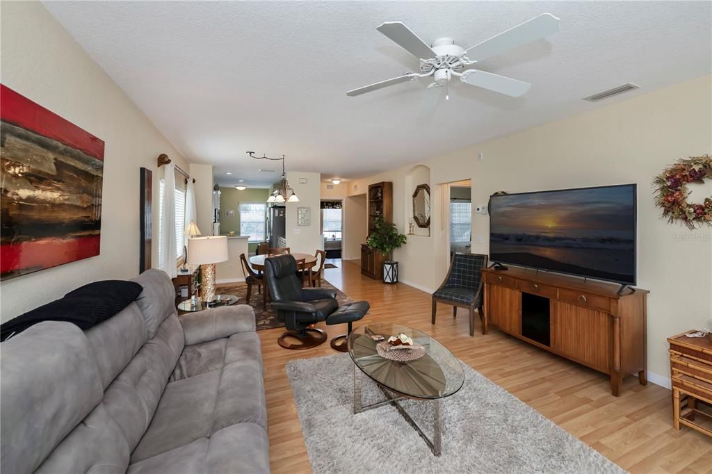 Active With Contract: $219,900 (3 beds, 2 baths, 1207 Square Feet)