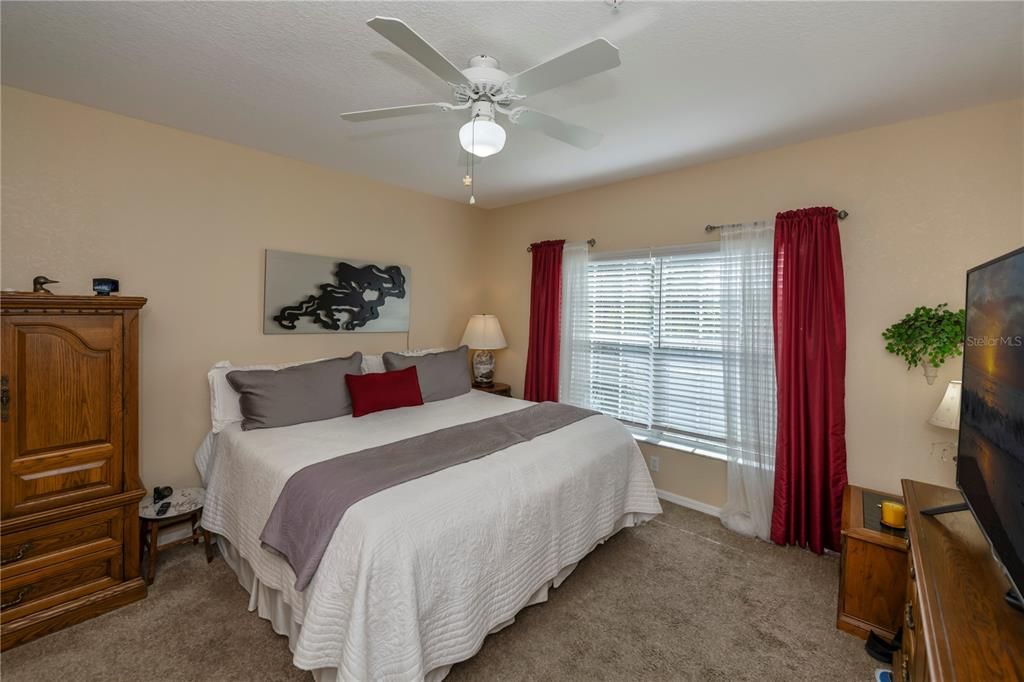 Active With Contract: $219,900 (3 beds, 2 baths, 1207 Square Feet)