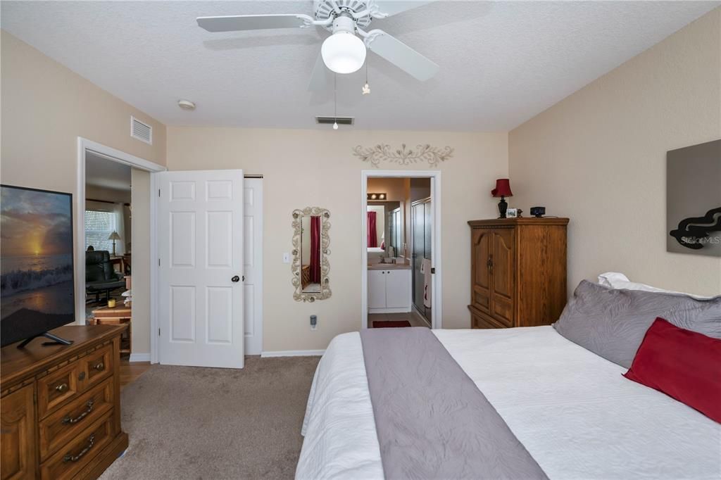 Active With Contract: $219,900 (3 beds, 2 baths, 1207 Square Feet)