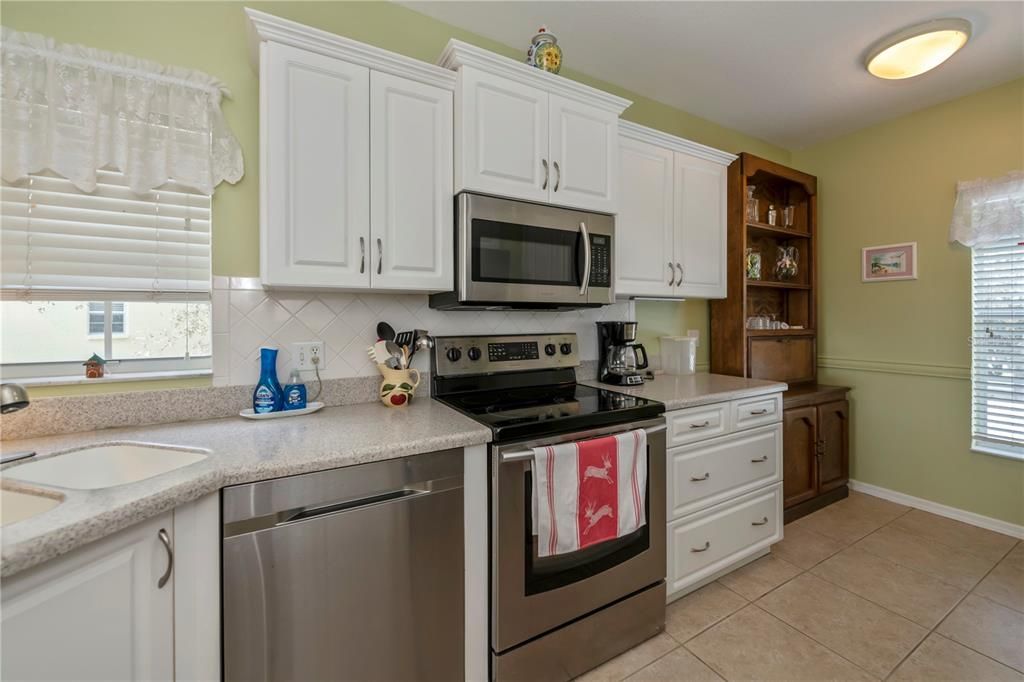 Active With Contract: $219,900 (3 beds, 2 baths, 1207 Square Feet)
