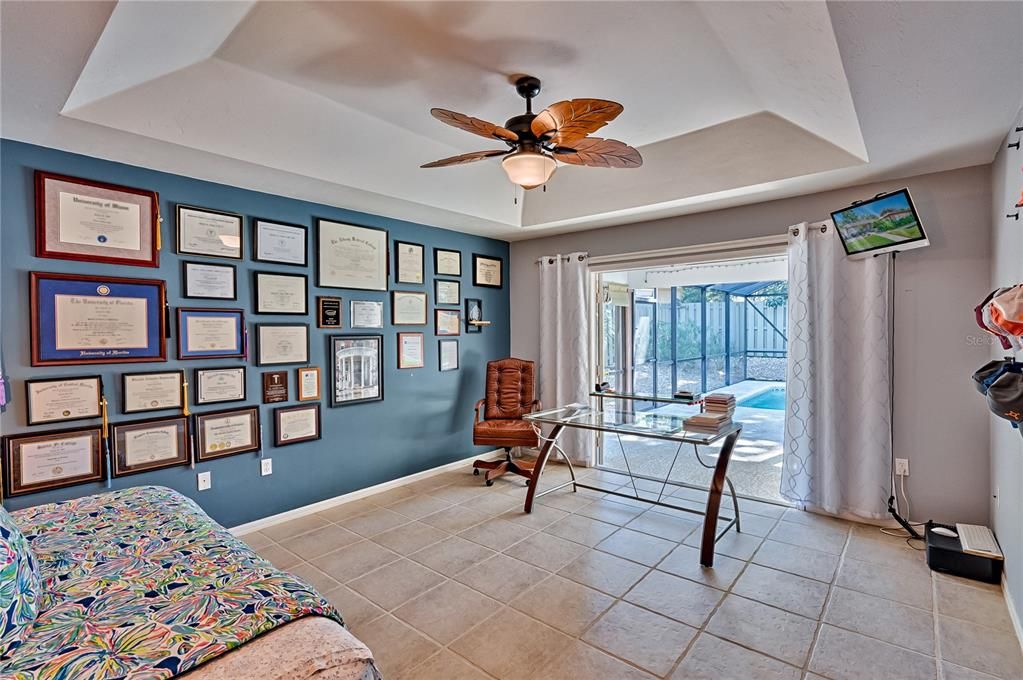 合同活跃: $420,000 (3 贝兹, 2 浴室, 1958 平方英尺)