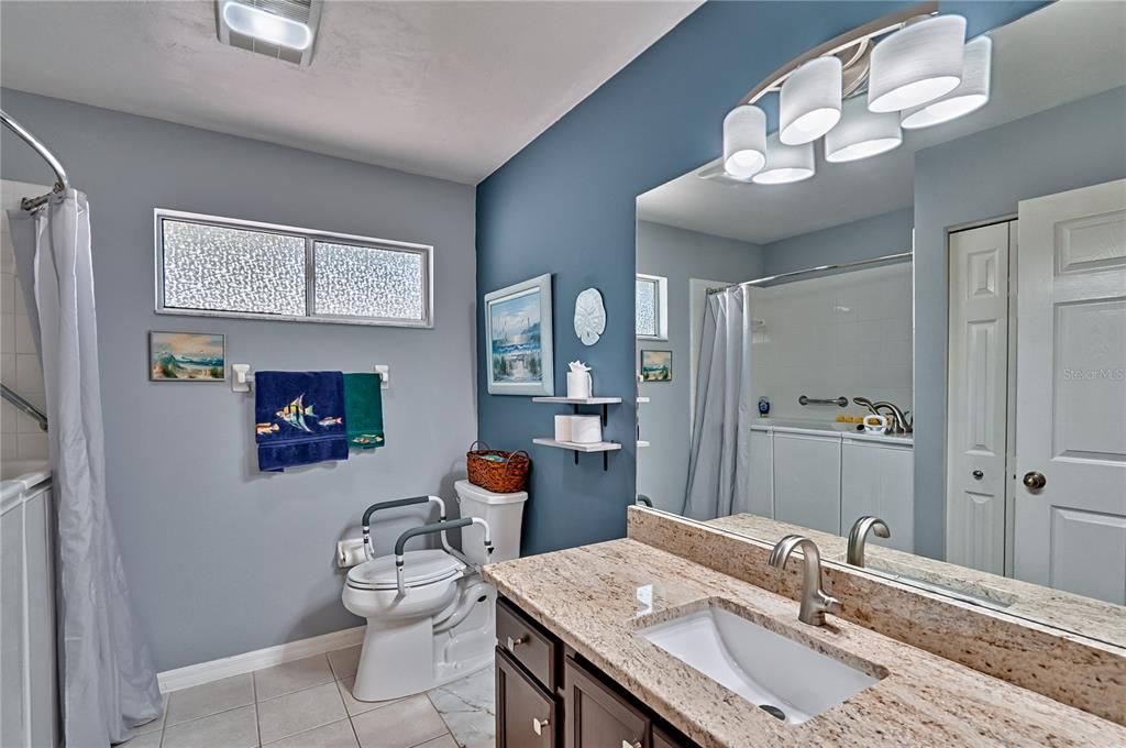 合同活跃: $420,000 (3 贝兹, 2 浴室, 1958 平方英尺)