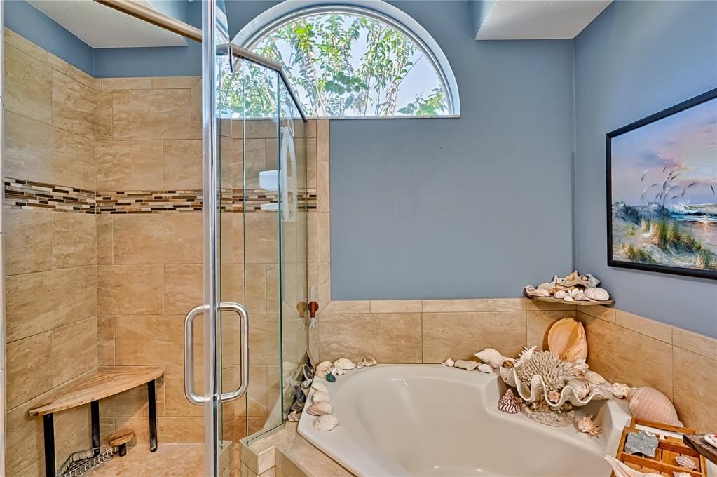 合同活跃: $420,000 (3 贝兹, 2 浴室, 1958 平方英尺)