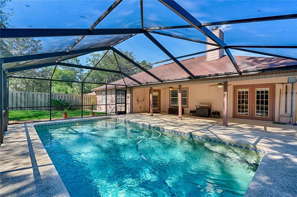 合同活跃: $420,000 (3 贝兹, 2 浴室, 1958 平方英尺)