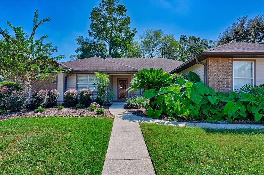 合同活跃: $420,000 (3 贝兹, 2 浴室, 1958 平方英尺)