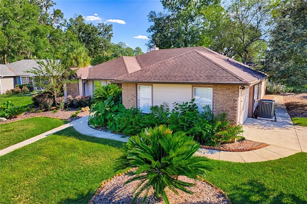 合同活跃: $420,000 (3 贝兹, 2 浴室, 1958 平方英尺)