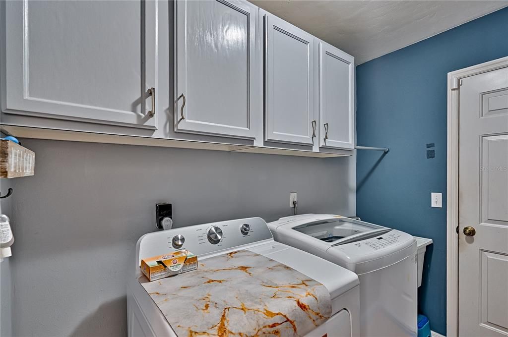 合同活跃: $420,000 (3 贝兹, 2 浴室, 1958 平方英尺)