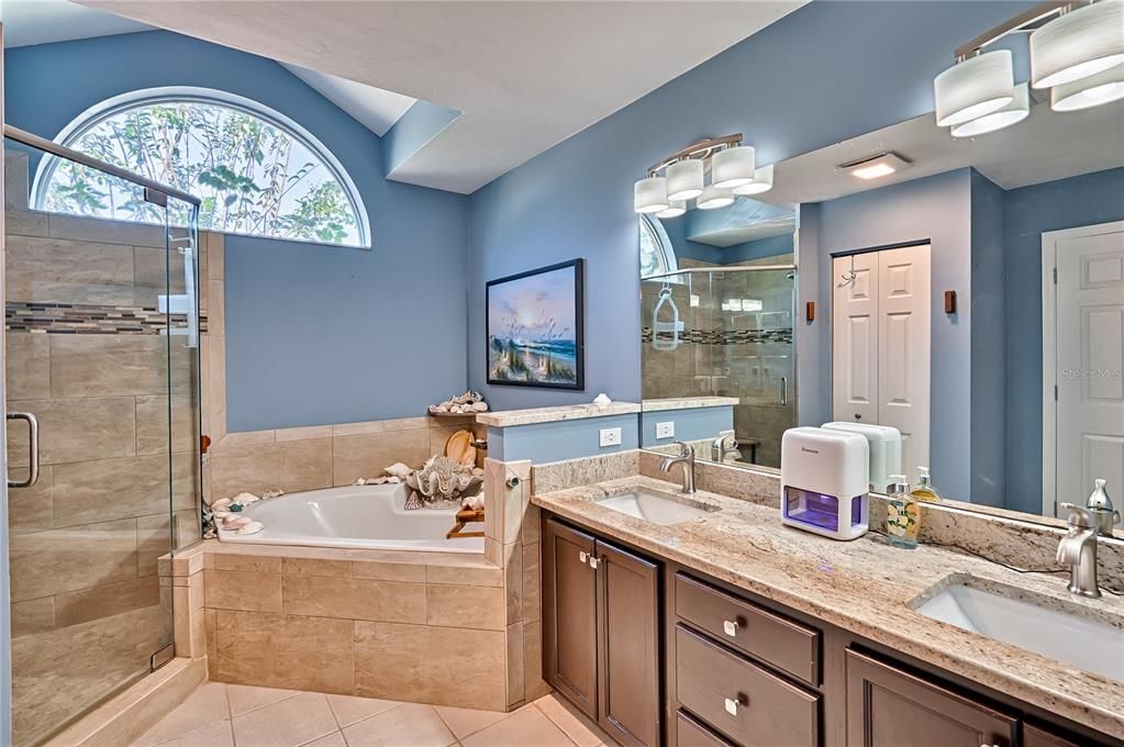 合同活跃: $420,000 (3 贝兹, 2 浴室, 1958 平方英尺)