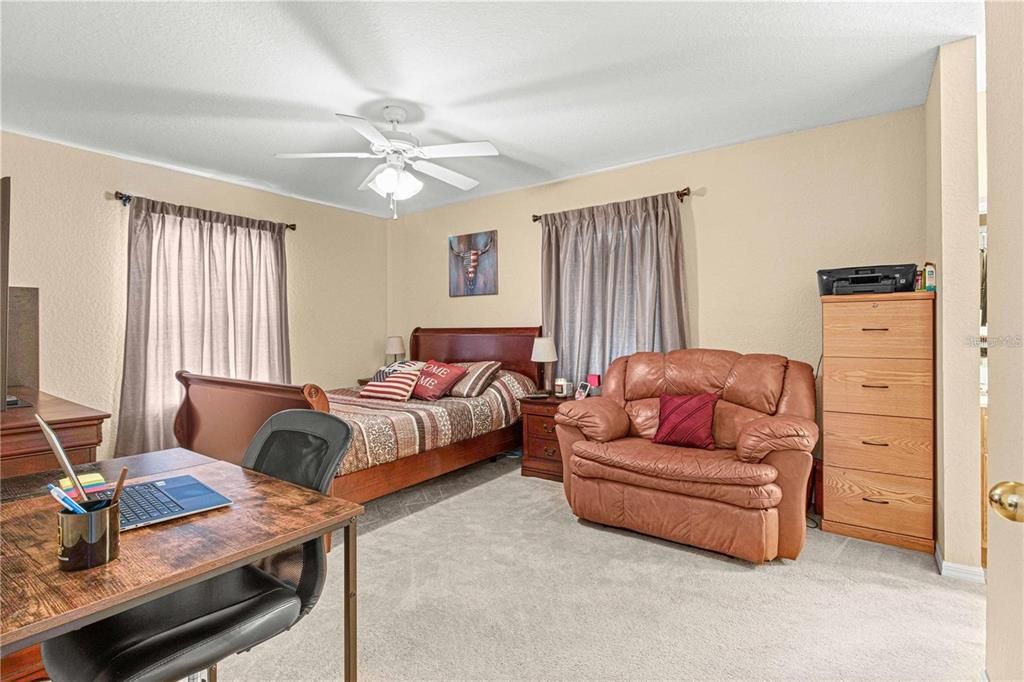 待售: $239,900 (2 贝兹, 2 浴室, 1133 平方英尺)