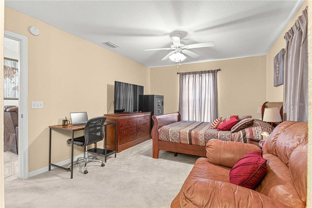 待售: $239,900 (2 贝兹, 2 浴室, 1133 平方英尺)