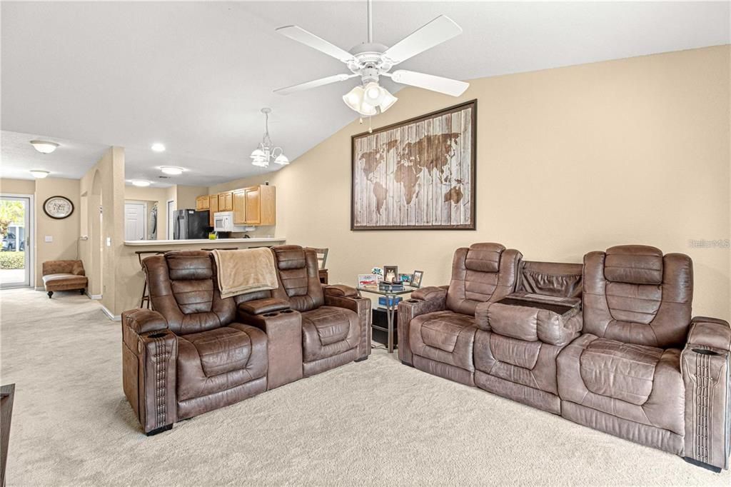 待售: $239,900 (2 贝兹, 2 浴室, 1133 平方英尺)