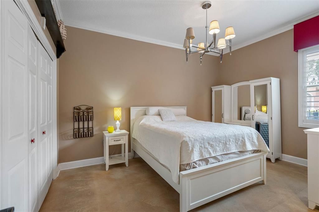 En Venta: $1,375,000 (5 camas, 4 baños, 4570 Pies cuadrados)