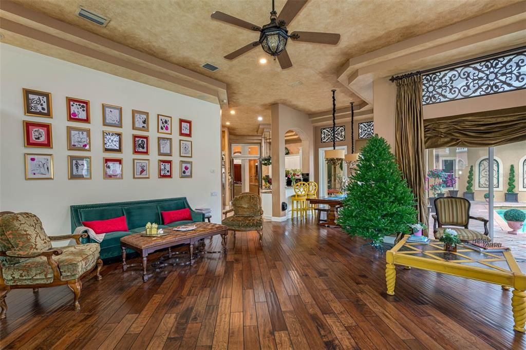 En Venta: $1,375,000 (5 camas, 4 baños, 4570 Pies cuadrados)