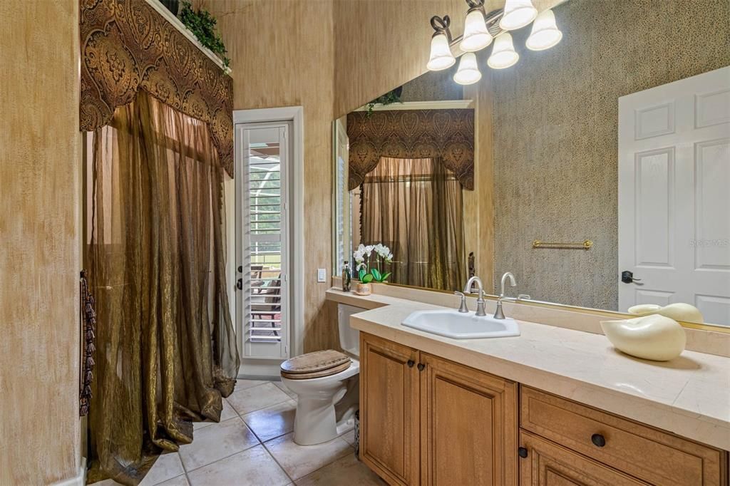 En Venta: $1,375,000 (5 camas, 4 baños, 4570 Pies cuadrados)