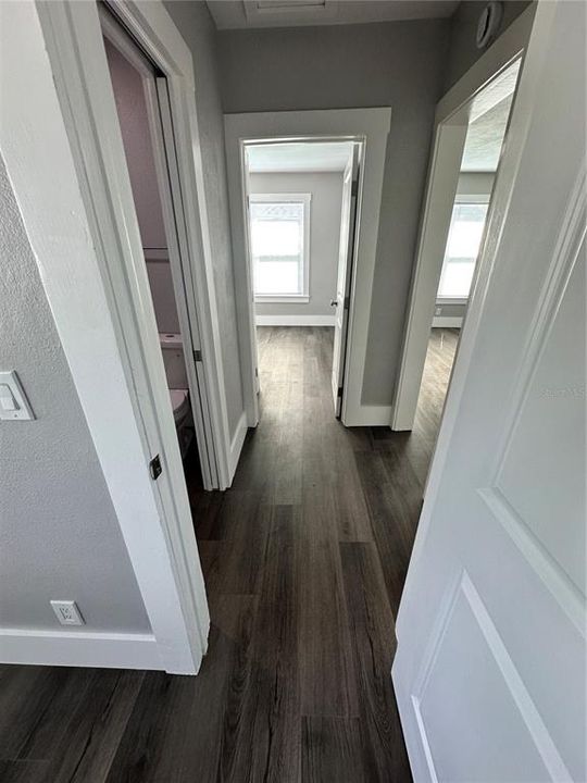 Под контрактом: $300,000 (3 спален, 2 ванн, 860 Квадратных фут)