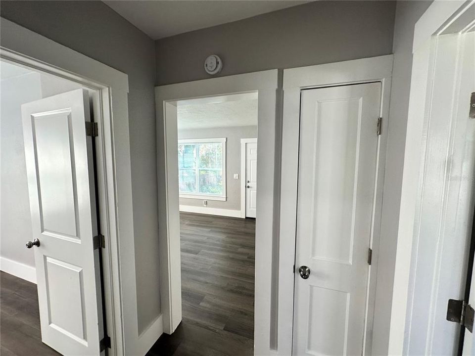 Под контрактом: $300,000 (3 спален, 2 ванн, 860 Квадратных фут)