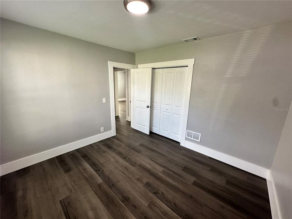 Под контрактом: $300,000 (3 спален, 2 ванн, 860 Квадратных фут)