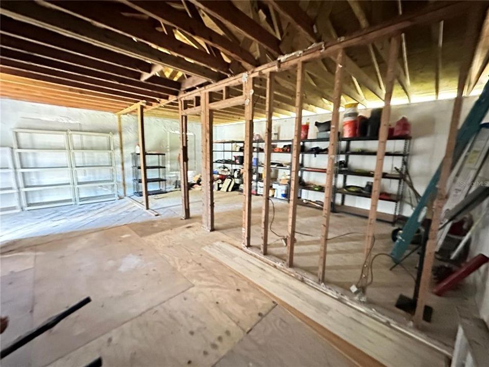 Под контрактом: $300,000 (3 спален, 2 ванн, 860 Квадратных фут)