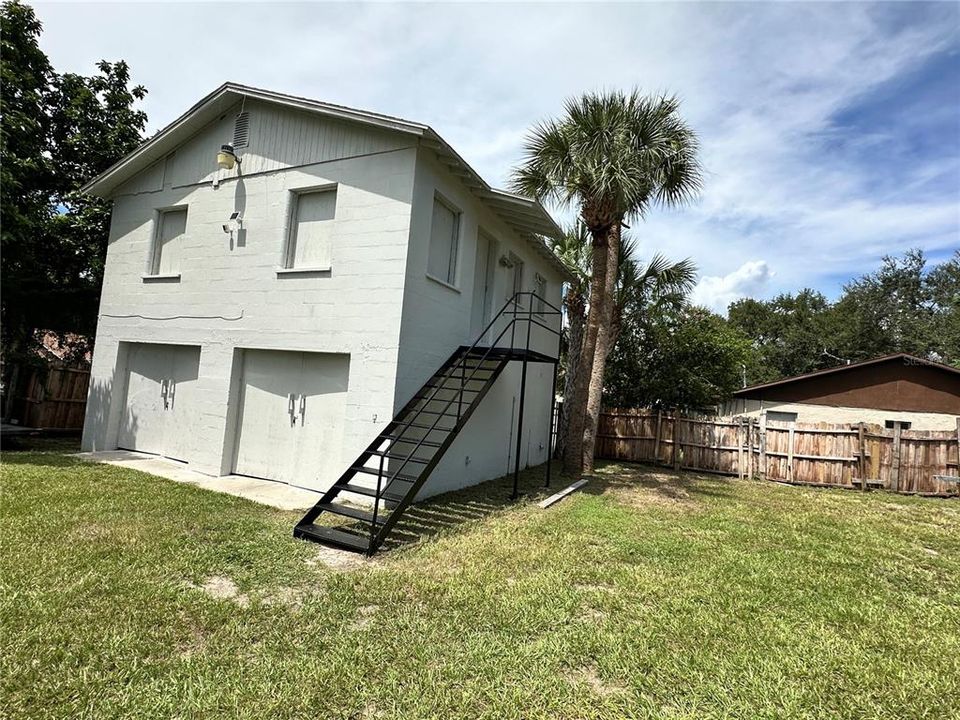 Под контрактом: $300,000 (3 спален, 2 ванн, 860 Квадратных фут)