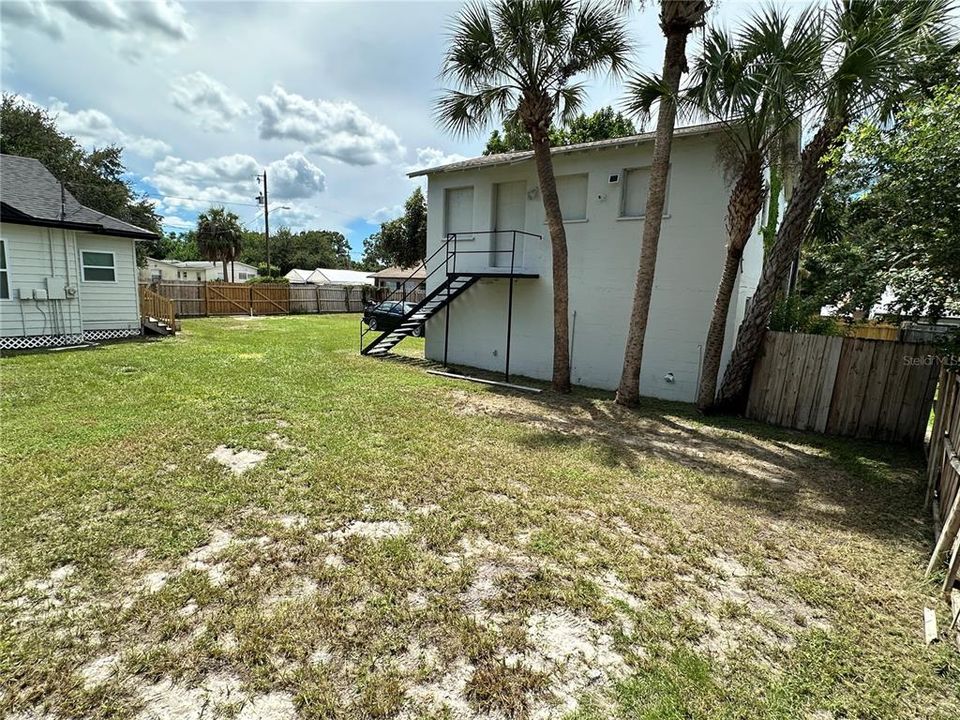 Под контрактом: $300,000 (3 спален, 2 ванн, 860 Квадратных фут)