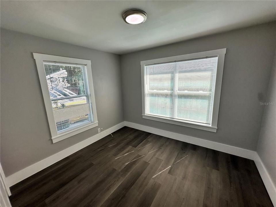 Под контрактом: $300,000 (3 спален, 2 ванн, 860 Квадратных фут)