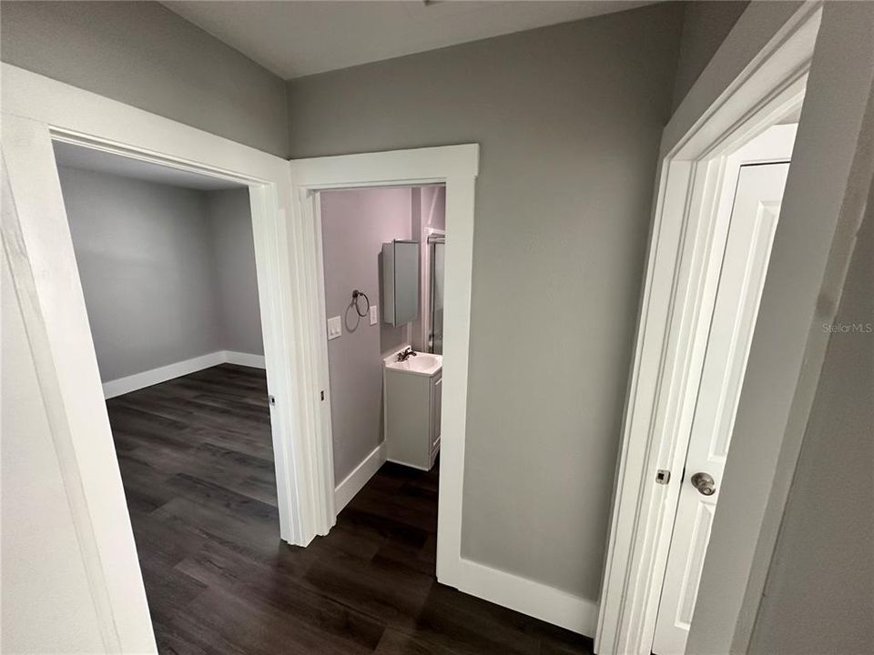 Под контрактом: $300,000 (3 спален, 2 ванн, 860 Квадратных фут)